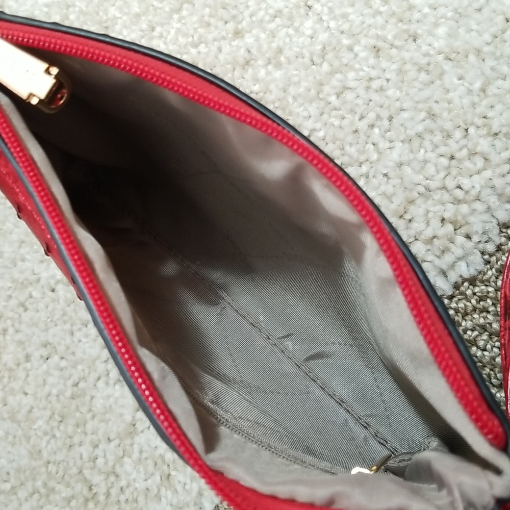⛔️SOLD⛔️NWOT Red tote bag in faux ostrich with matching clutch & dust bag - Picture 13 of 16